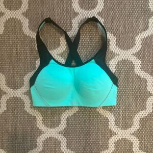 Victoria’s Secret sports bra size 32D
